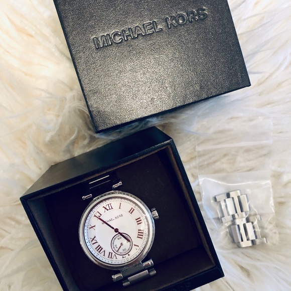 Michael Kors Jewelry - Michael Kors Ladies Skylar silver watch Michael Kors Jewelry - Michael Kors Ladies Skylar silver watch